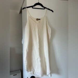 Krisa brand dress, in white. Size small. Fringe hem on bottom. Linen blend.